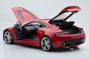 Aston Martin V12 Vantage Rot AUTOart 1:18 70208 Metall — Bild 5 von 8