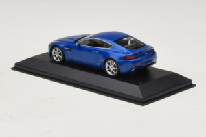 Aston Martin V8 Vantage Blue Metallic Minichamps 1:43 400137422 Metall — Bild 3 von 4