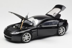 Aston Martin V8 Vantage Onyx Schwarz AUTOart 1:18 70202 Metall — Bild 2 von 8