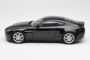 Aston Martin V8 Vantage Onyx Schwarz AUTOart 1:18 70202 Metall — Bild 4 von 8