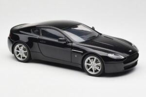 Aston Martin V8 Vantage Onyx Schwarz AUTOart 1:18 70202 Metall — Bild 6 von 8