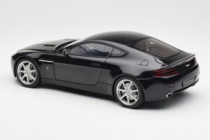 Aston Martin V8 Vantage Onyx Schwarz AUTOart 1:18 70202 Metall — Bild 7 von 8