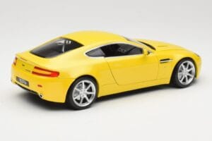 Aston Martin V8 Vantage Gelb Hot Wheels 1:18 G7159 Metall — Bild 3 von 8