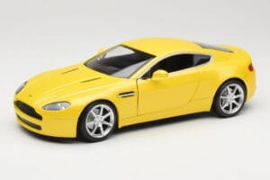 Aston Martin V8 Vantage Gelb Hot Wheels 1:18 G7159 Metall