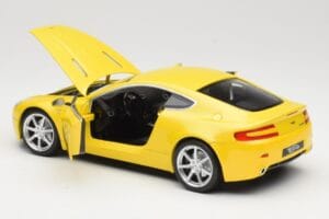 Aston Martin V8 Vantage Gelb Hot Wheels 1:18 G7159 Metall — Bild 5 von 8