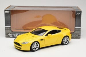 Aston Martin V8 Vantage Gelb Hot Wheels 1:18 G7159 Metall — Bild 8 von 8