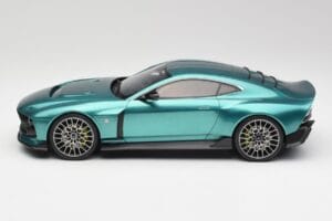 Aston Martin Valour Racing Green GT Spirit 1:18 GT480 Resin — Bild 3 von 6