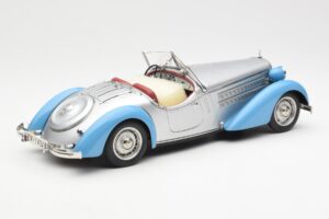 Audi 225 Front Roadster Blau Silber CMC 1:18 M-075B Metall — Bild 2 von 6