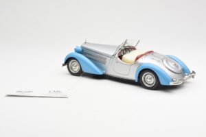 Audi 225 Front Roadster Blau Silber CMC 1:18 M-075B Metall — Bild 5 von 6