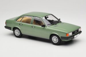 Audi 80 B2 Grün MCG 1:18 MCG18525 Metall — Bild 4 von 6