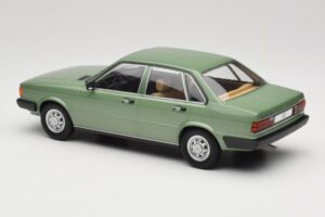 Audi 80 B2 Grün MCG 1:18 MCG18525 Metall — Bild 5 von 6