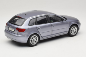 Audi A3 8P Sportback Light Blue Metallic Kyosho 1:18 5010403025 Metall — Bild 3 von 8