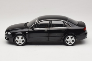 Audi A4 B6 3.2 Quattro Schwarz Minichamps 1:18 5010404125 Metall — Bild 4 von 8