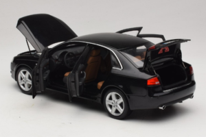 Audi A4 B6 3.2 Quattro Schwarz Minichamps 1:18 5010404125 Metall — Bild 5 von 8