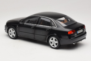 Audi A4 B6 3.2 Quattro Schwarz Minichamps 1:18 5010404125 Metall — Bild 7 von 8
