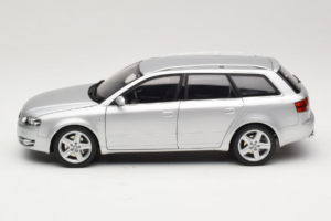 Audi A4 B7 3.2 Quattro Avant Silber Minichamps 1:18 5010404215 Metall — Bild 4 von 8