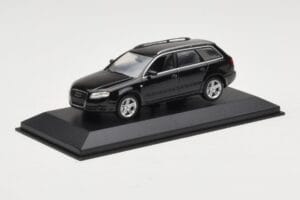Audi A4 B7 Avant Schwarz Minichamps 1:43 AUDI008 Metall — Bild 2 von 3