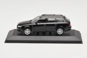 Audi A4 B7 Avant Schwarz Minichamps 1:43 AUDI008 Metall