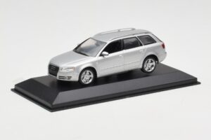 Audi A4 B7 Avant Silber Minichamps 1:43 AUDI009 Metall — Bild 2 von 4