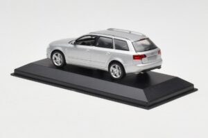 Audi A4 B7 Avant Silber Minichamps 1:43 AUDI009 Metall — Bild 3 von 4