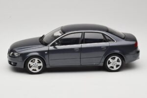 Audi A4 B7 Grau Metallic Minichamps 1:18 100014400 Metall — Bild 4 von 8