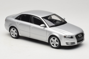 Audi A4 B7 Silber Minichamps 1:18 100014402 Metall — Bild 6 von 8