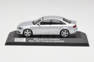 Audi A4 B8 3.2 Quattro Ice Silber Minichamps 1:43 5010704113 Metall
