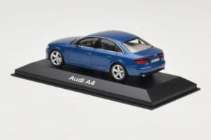 Audi A4 B8 3.2 Quattro Aruba Blue Minichamps 1:43 5010704123 Metall — Bild 3 von 4