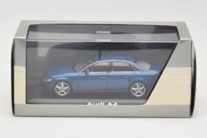 Audi A4 B8 3.2 Quattro Aruba Blue Minichamps 1:43 5010704123 Metall — Bild 4 von 4