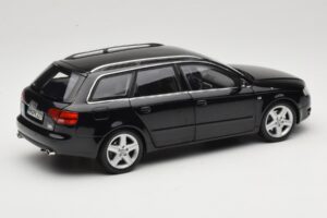 Audi A4 B8 Avant 3.2 Quattro Schwarz Minichamps 1:18 5010404225 Metall — Bild 3 von 8