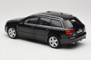 Audi A4 B8 Avant 3.2 Quattro Schwarz Minichamps 1:18 5010404225 Metall — Bild 7 von 8