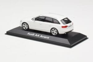 Audi A4 B8 Avant Ibis White Minichamps 1:43 5010804213 Metall — Bild 3 von 4