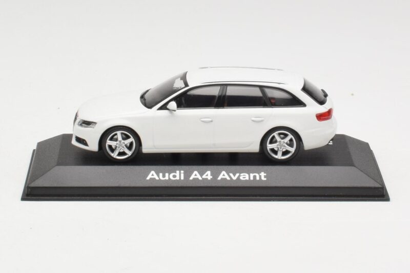 Audi A4 B8 Avant Ibis White Minichamps 1:43 5010804213 Metall