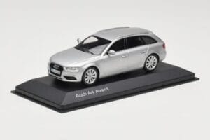 Audi A4 B8 Avant Ice Silver Minichamps 1:43 5011204213 Metall — Bild 2 von 4