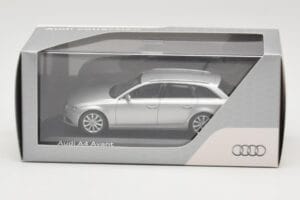 Audi A4 B8 Avant Ice Silver Minichamps 1:43 5011204213 Metall — Bild 4 von 4
