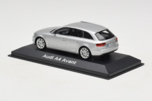 Audi A4 B8 Avant Ice Silver Minichamps 1:43 5011204213-R1 Metall — Bild 3 von 4