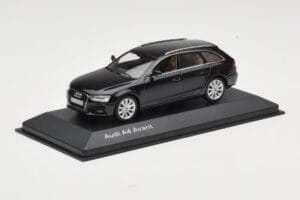 Audi A4 B8 Avant Phantom Black Minichamps 1:43 5011204223 Metall — Bild 2 von 4