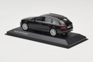 Audi A4 B8 Avant Phantom Black Minichamps 1:43 5011204223 Metall — Bild 3 von 4