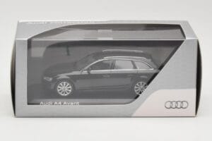 Audi A4 B8 Avant Phantom Black Minichamps 1:43 5011204223 Metall — Bild 4 von 4