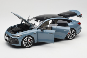 Audi A5L Sportback Graubläulich OEM 1:18 ZAM60004B Metall — Bild 2 von 8