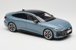 Audi A5L Sportback Graubläulich OEM 1:18 ZAM60004B Metall — Bild 6 von 8