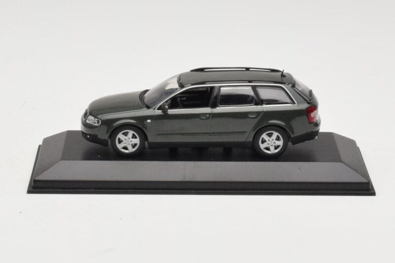 Audi A6 C5 Avant Dunkelgrau Minichamps 1:43 AUDI006 Metall