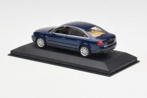 Audi A6 C5 Dunkelblau Minichamps 1:43 132093 Metall — Bild 3 von 4