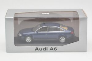 Audi A6 C5 Dunkelblau Minichamps 1:43 132093 Metall — Bild 4 von 4