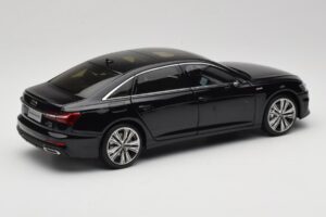 Audi A6L C8 Schwarz Paudi Model 1:18 42499 Metall — Bild 3 von 8