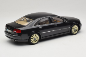Audi A8 D3 W12 Schwarz Kyosho 1:18 5010508135 Metall — Bild 3 von 8