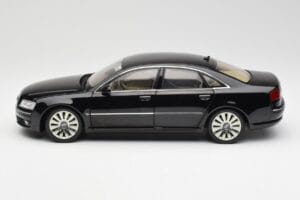 Audi A8 D3 W12 Schwarz Kyosho 1:18 09212BK Metall — Bild 4 von 8