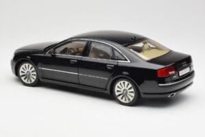 Audi A8 D3 W12 Schwarz Kyosho 1:18 09212BK Metall — Bild 7 von 8