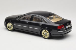Audi A8 D3 W12 Schwarz Kyosho 1:18 5010508135 Metall — Bild 7 von 8