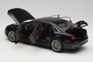 Audi A8L D3 W12 Phantom Black Kyosho 1:18 5011008125 Metall — Bild 5 von 8
